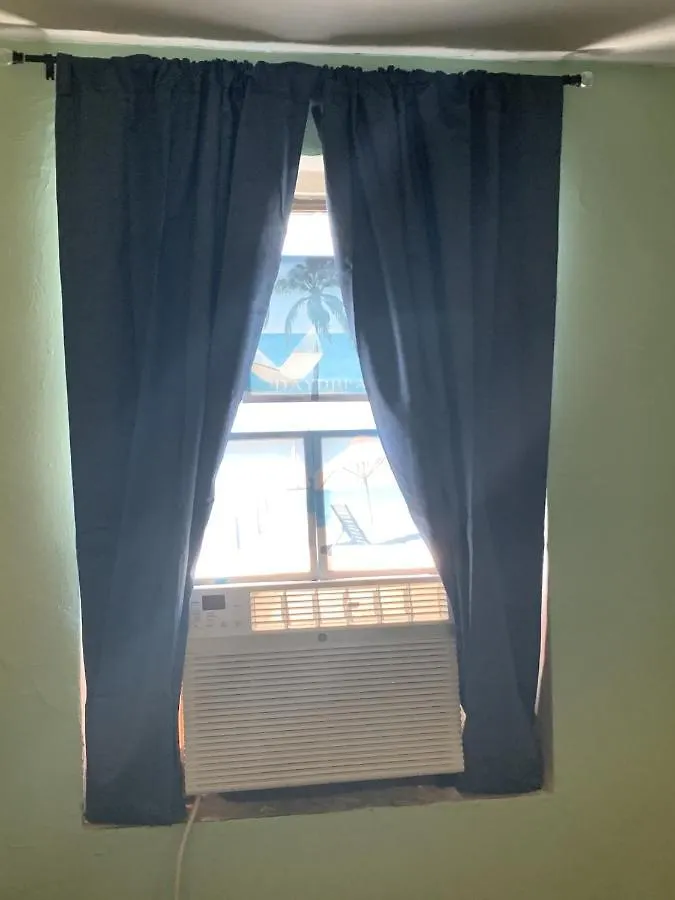 Beach Side Studio #3 Apts North Camellia Acres Apartment